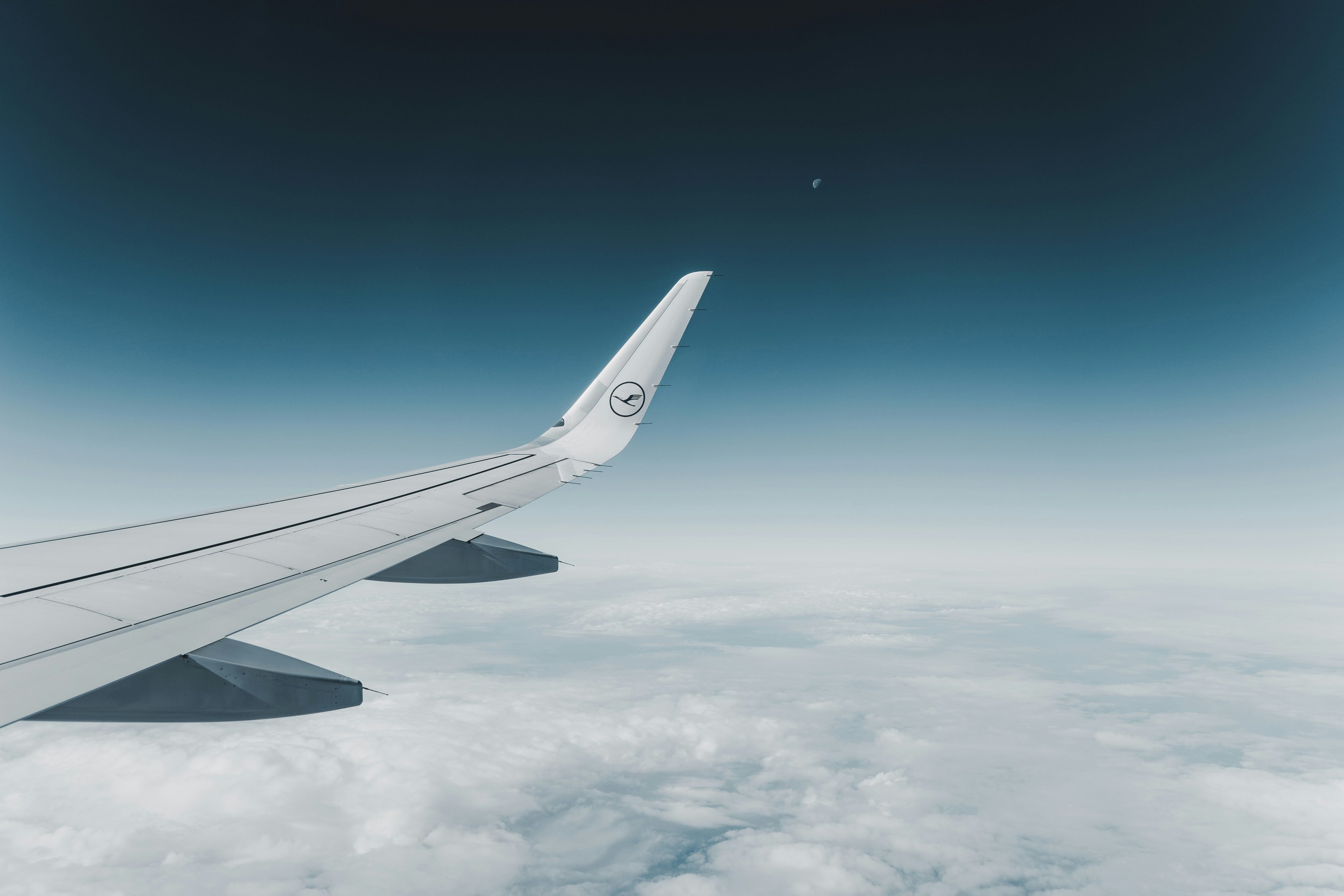 OLG Köln untersagt Werbung mit Reduzierung von flugbezogenen CO2-Emissionen
